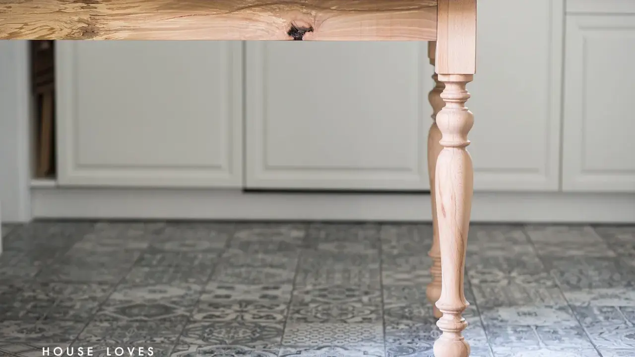 Jak zrobić stół z blatu kuchennego? Poradnik DIY i oszczędności!