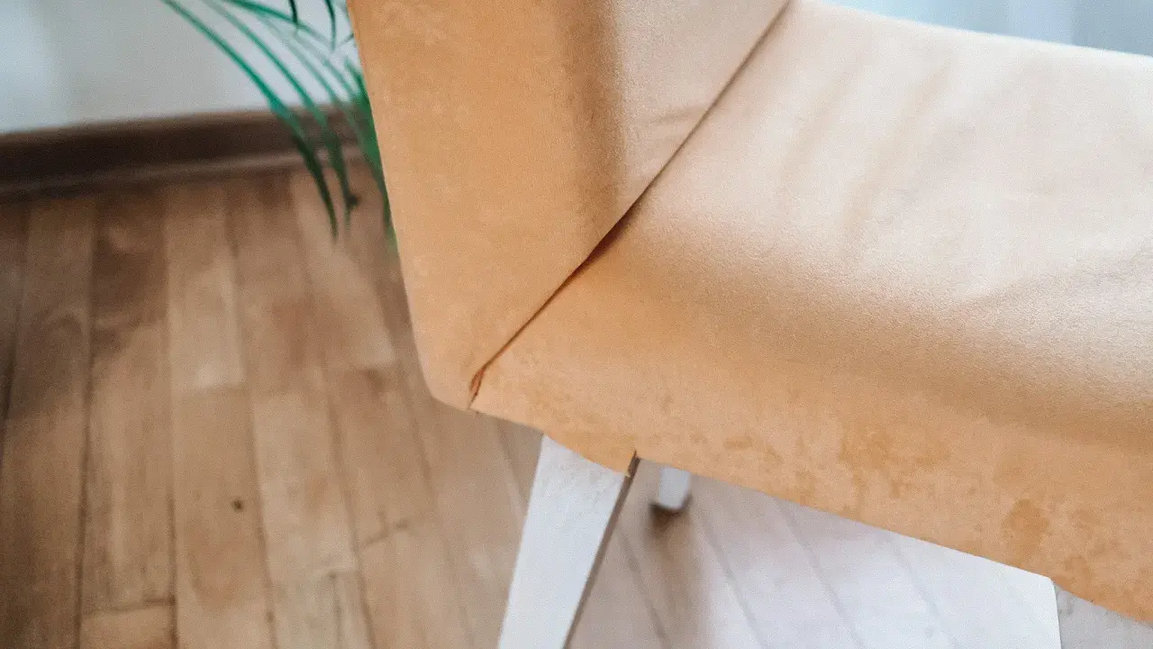 Jak odnowić krzesła plastikowe? Tchnij w nie nowe życie!