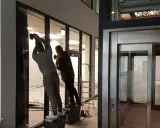 Szklany stół bez rys? Poznaj sprawdzone sposoby i tlenek ceru!