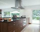 Montaż szklanego blatu: Bezpiecznie i bez błędów. Poradnik DIY.