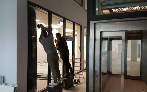 Szklany stół bez rys? Poznaj sprawdzone sposoby i tlenek ceru!