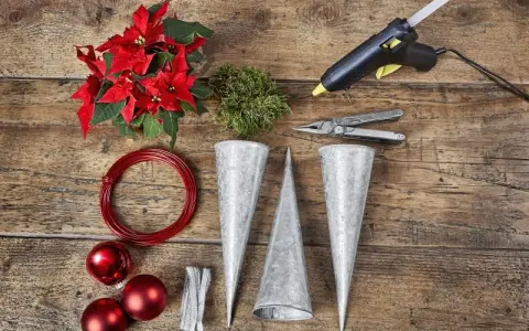 Odmień krzesła na święta: DIY i szybkie dekoracje na Boże Narodzenie i Wielkanoc