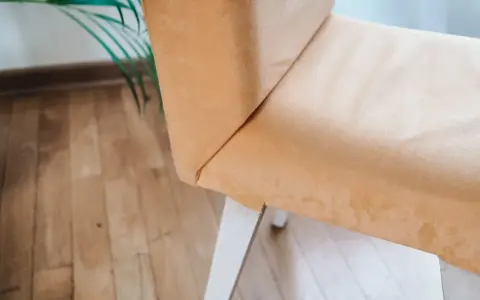 Jak odnowić krzesła plastikowe? Tchnij w nie nowe życie!