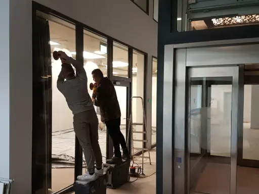 Szklany stół bez rys? Poznaj sprawdzone sposoby i tlenek ceru!