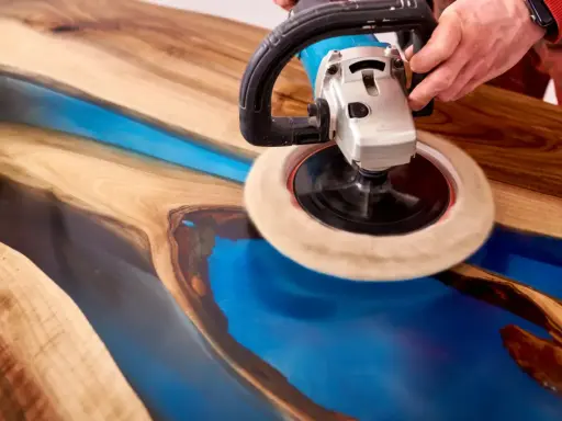 Stół zalewowy DIY: Stwórz arcydzieło z żywicy krok po kroku!