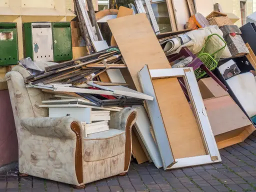 Ile kosztuje wyniesienie mebli z mieszkania? Uniknij ukrytych opłat!
