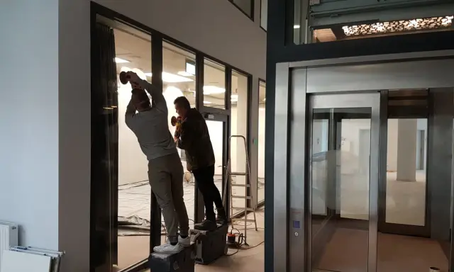 Szklany stół bez rys? Poznaj sprawdzone sposoby i tlenek ceru!