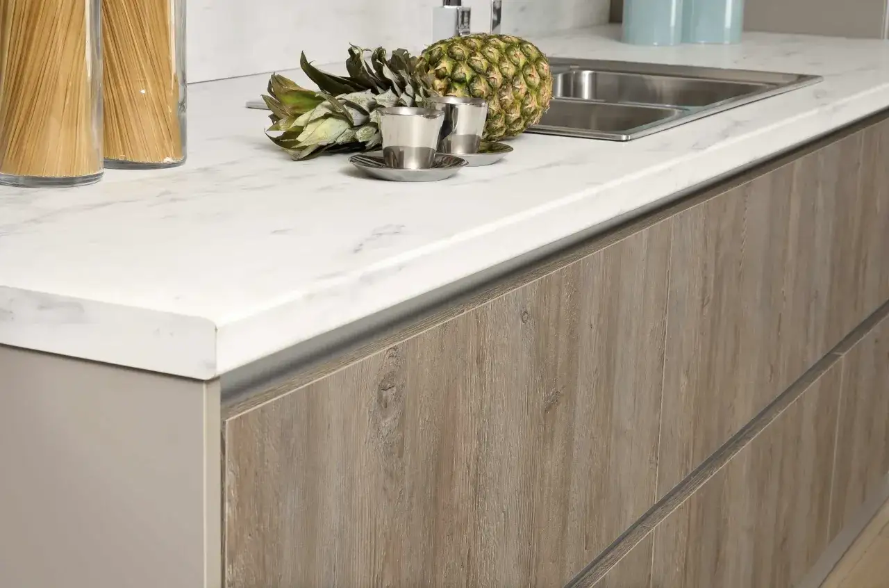 różne style odnowionych blatów kuchennych MDF